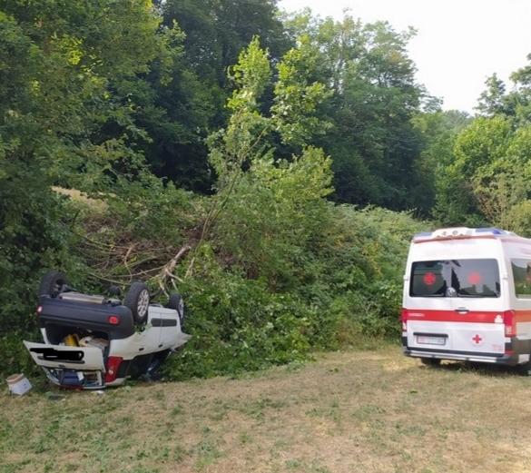 Vola con il furgoncino in fondo alla scarpata Salvo un uomo di 58 anni 