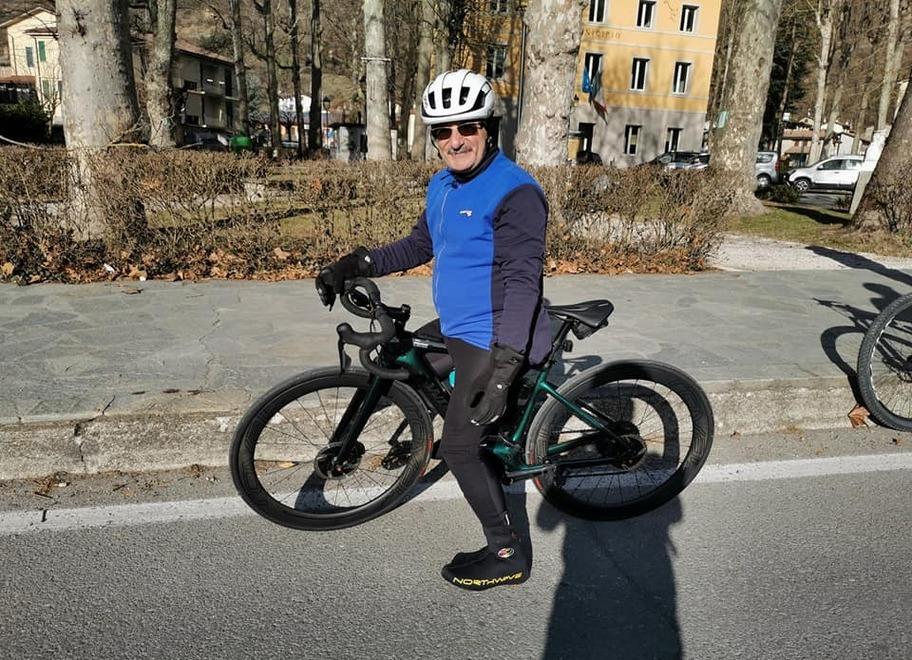 Muore in vacanza sul Garda colto in bici da un malore 