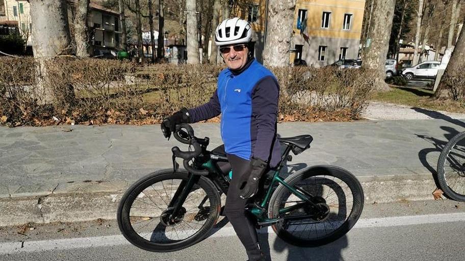 Muore in vacanza sul Garda colto in bici da un malore