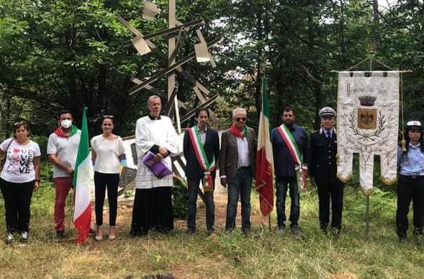 Cerimonia per ricordare le 18 vittime di Piavola