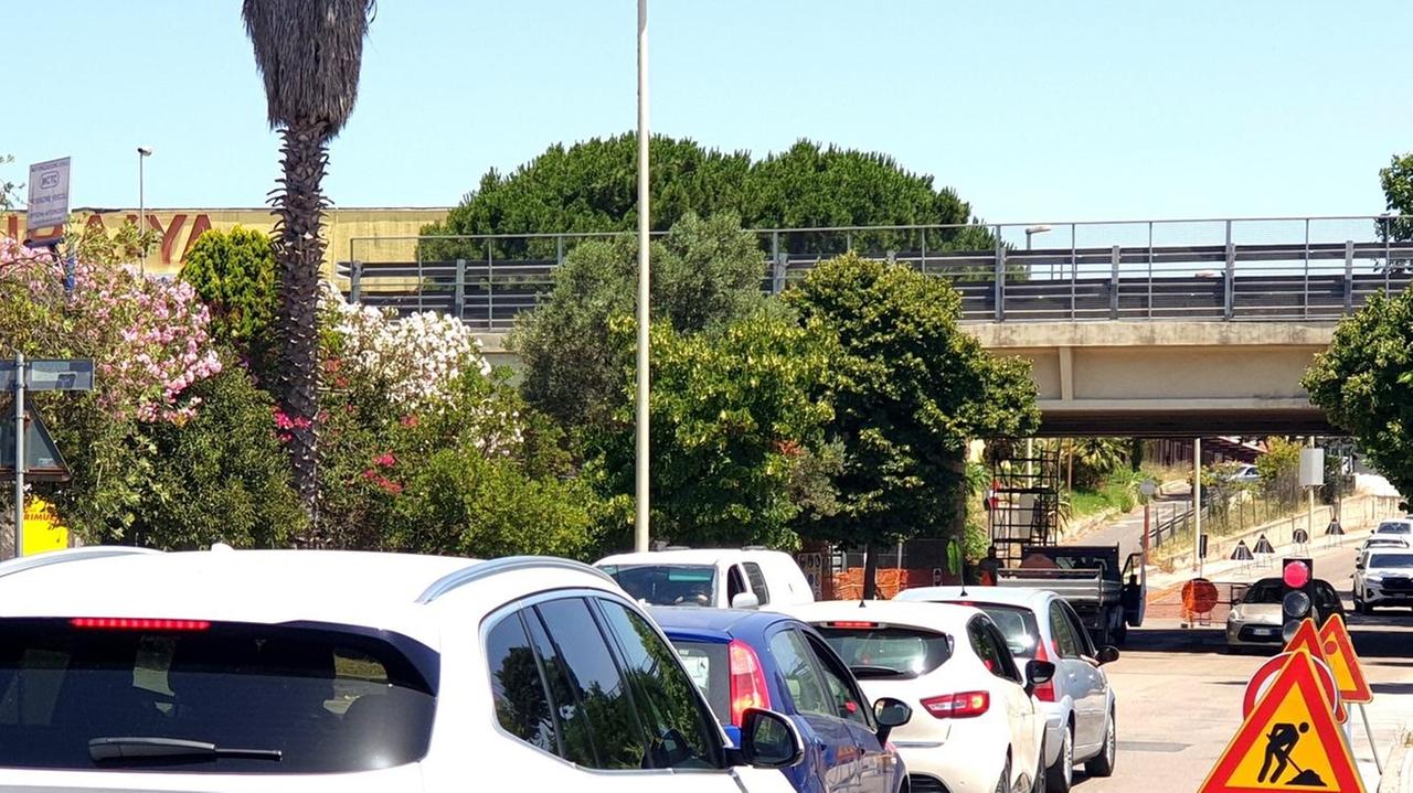 Strada 2 chiusa al traffico da oggi rischio caos a Predda Niedda