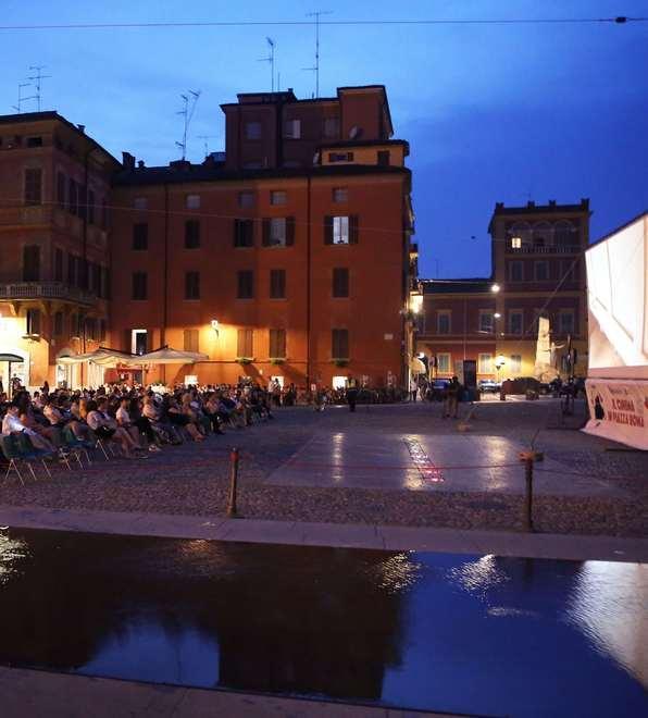 Modena. E dopo il viaggio nella moda torna il cinema in piazza Roma 