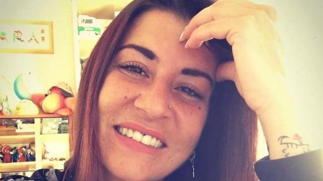 Morta in casa a 30 anni: lacrime e donazioni per l’ultimo saluto a Chiara