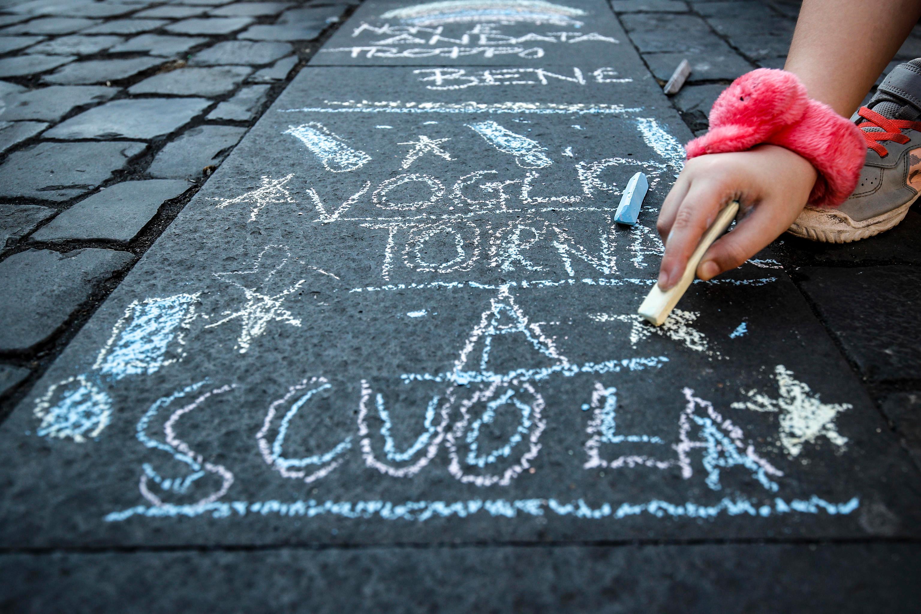 Vaccino obbligatorio per chi lavora a scuola? Le ragioni a confronto 