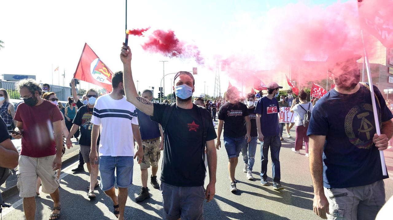 Una delle manifestazioni dei lavoratori Gkn