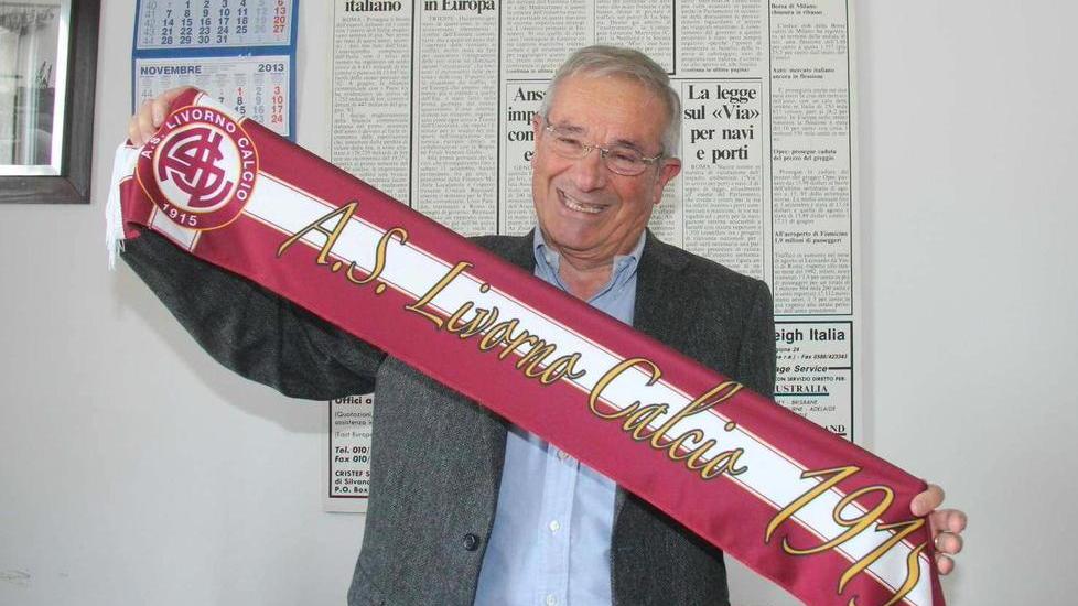 Il giornalista ed ex assessore allo sport Vezio Benetti nella sede del Messaggero Marittimo periodico di cui è direttore