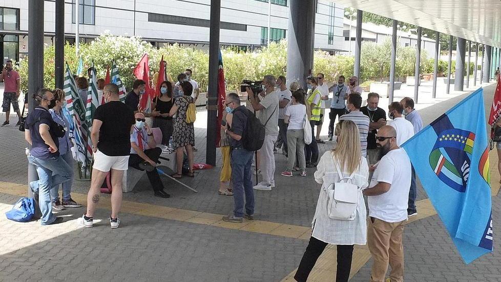 Handling, sciopero riuscito con 27 voli cancellati: «No alla vendita»