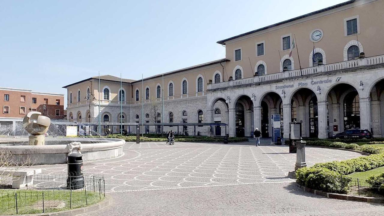 Le chiede di mettere la mascherina: tassista aggredita dalla cliente