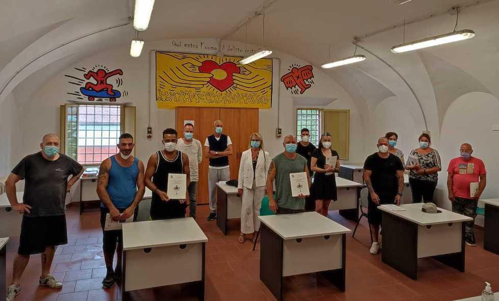 Modena, in carcere arrivano le pagelle: «La scuola aiuta, regala emozioni» 