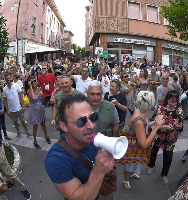 Esposto al prefetto contro i No vax: «Andavano fermati»