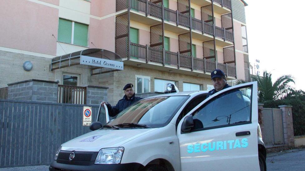 Una guardia armata a Focette contro il far west notturno
