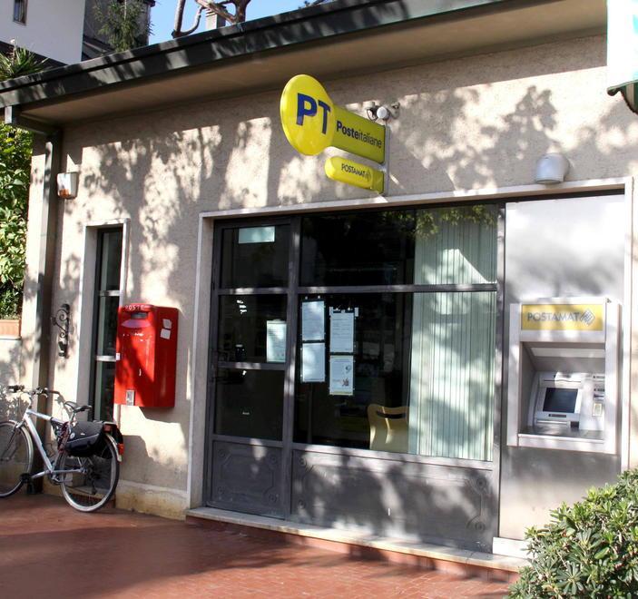Poste snobba Vittoria Apuana ufficio aperto a singhiozzo 