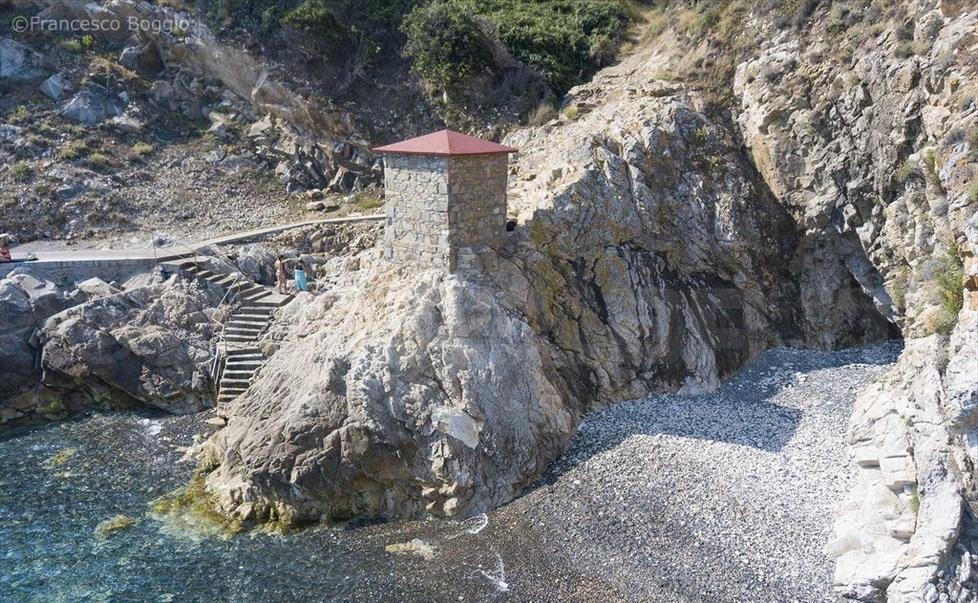 «Ripristinate l’accesso al mare sulla spiaggia della Fenicetta» 