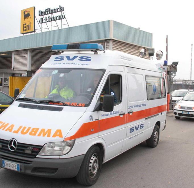 Operaia si amputa una falange nell’impianto Eni a Stagno