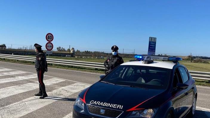 Rubano in casa e vengono viste in due identificate dai militari
