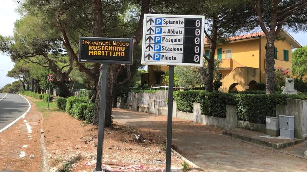 I pannelli elettronici per gestire la sosta ora sono accesi: indicano sempre zero