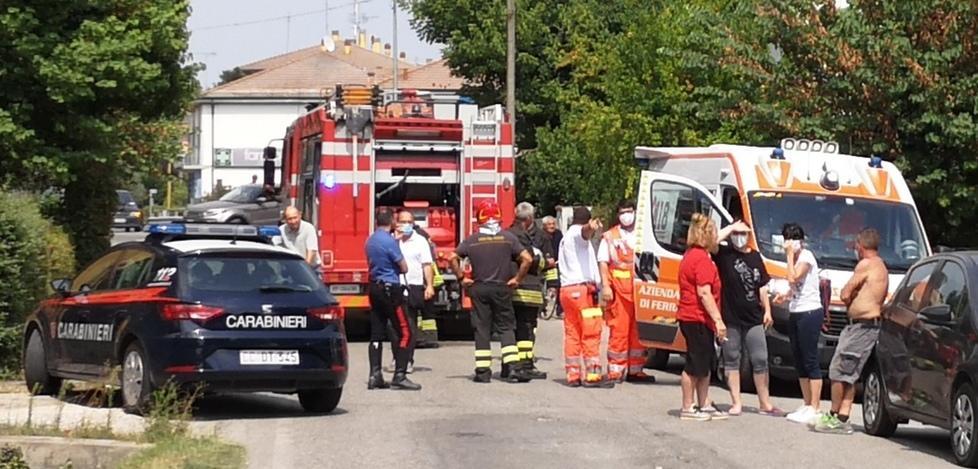 Cinque intossicati nell’incendio in casa Una donna è grave 