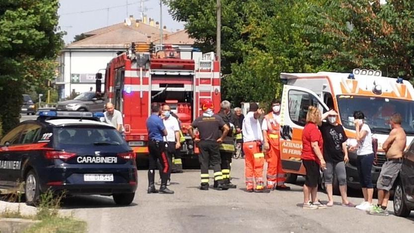 Cinque intossicati nell’incendio in casa Una donna è grave