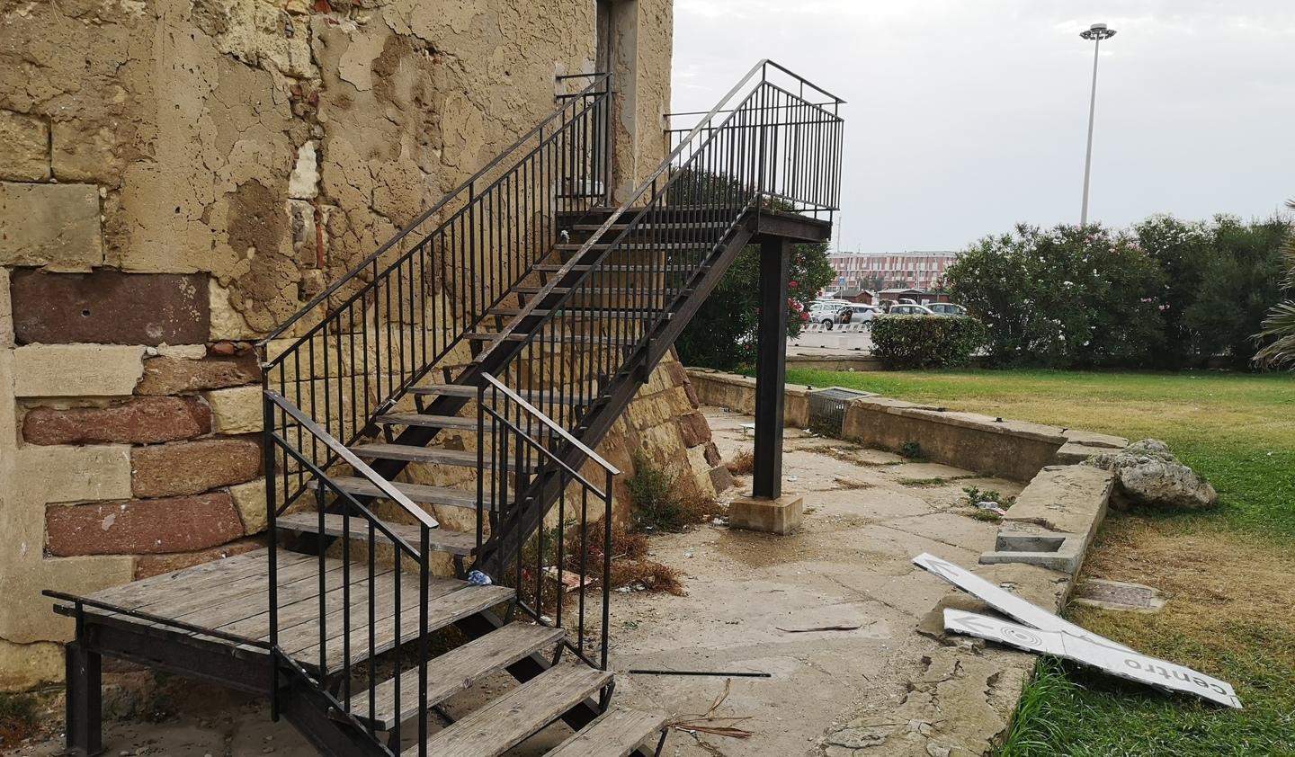 Torre aragonese vandalizzata 