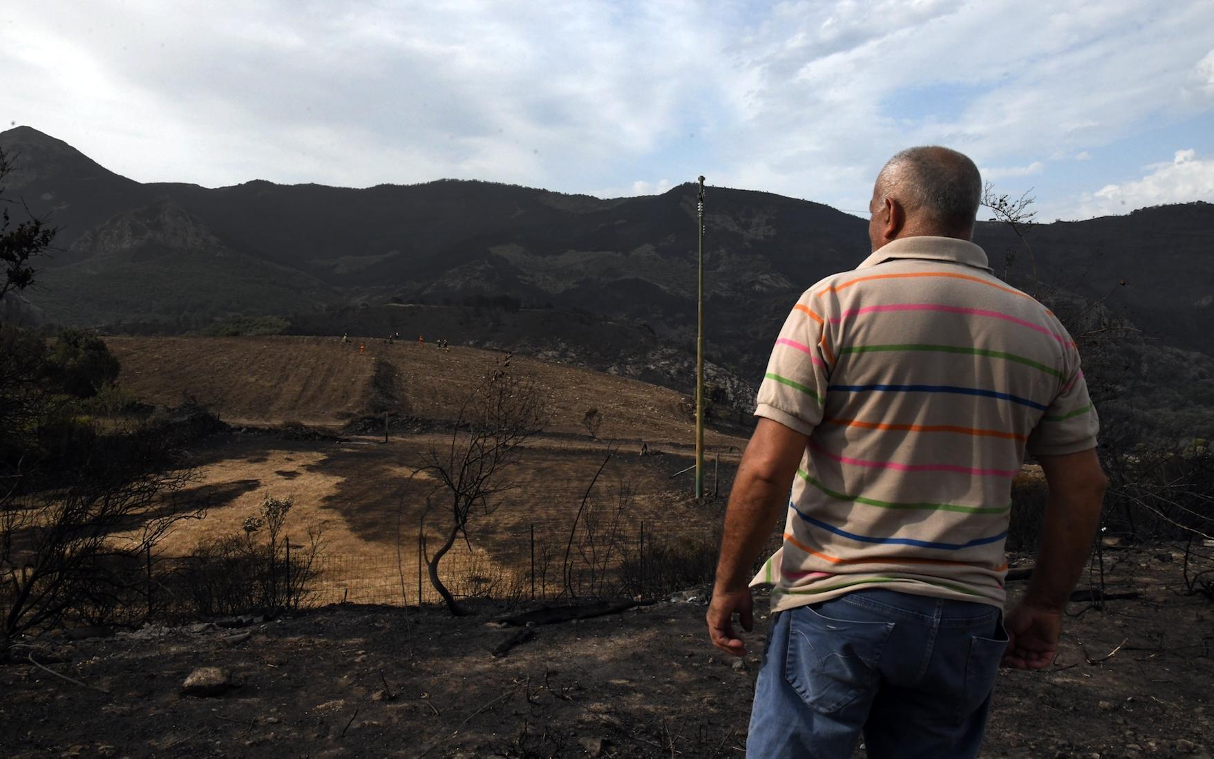 La Sardegna continua a bruciare da sei giorni