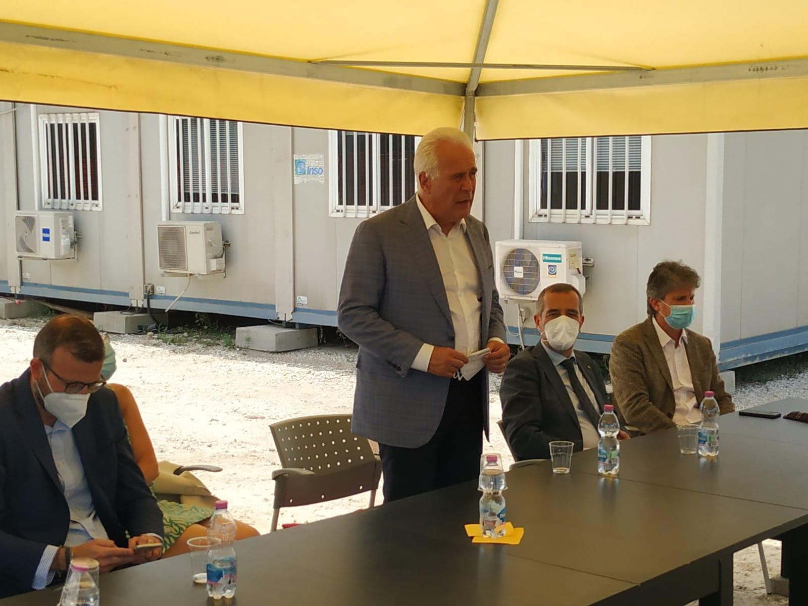 Il presidente della Regione Eugenio Giani durante la conferenza stampa di ieri mattina