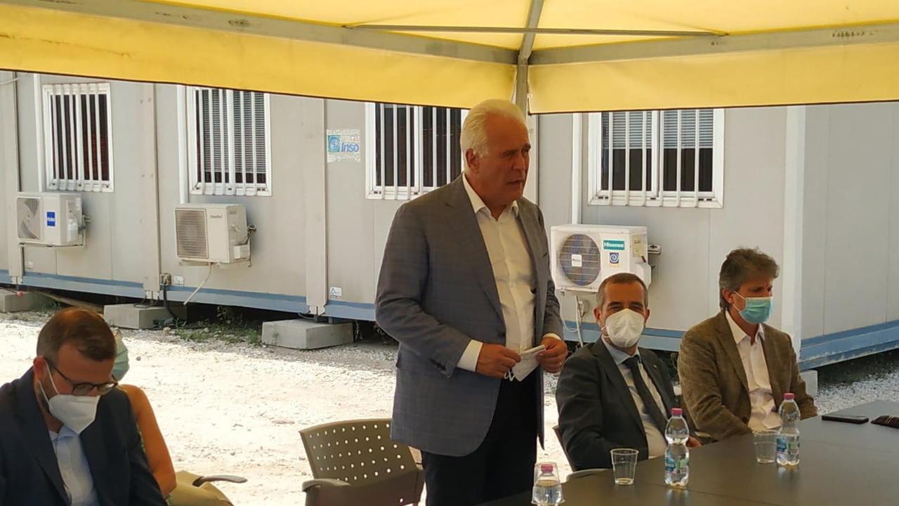 Il presidente della Regione Eugenio Giani durante la conferenza stampa di ieri mattina