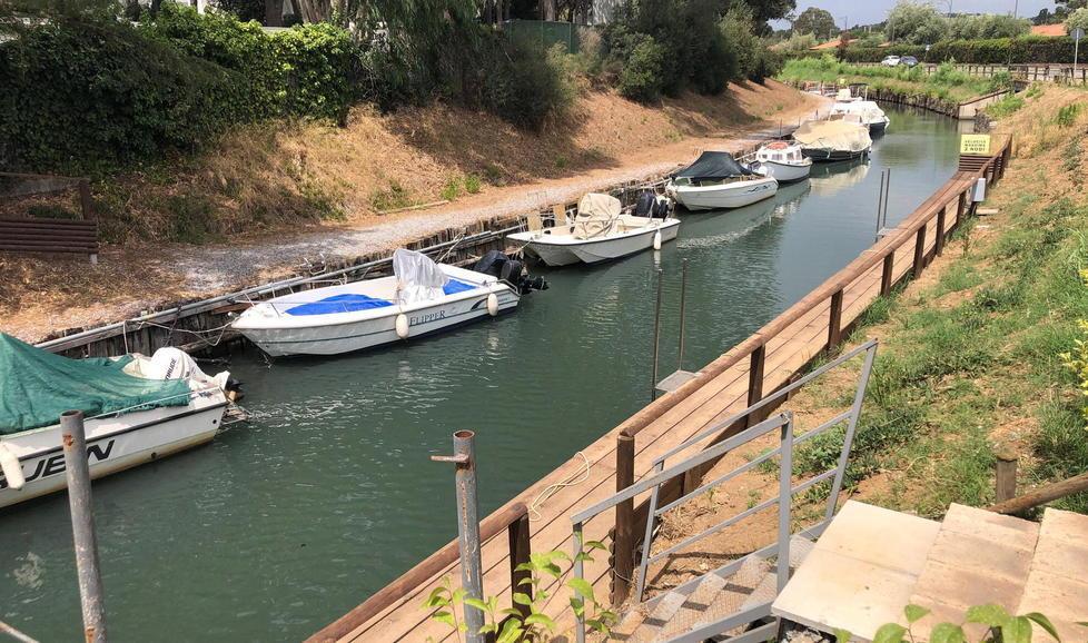 Dragano il canale per far passare le barche: maximulta per lo smaltimento dei fanghi 