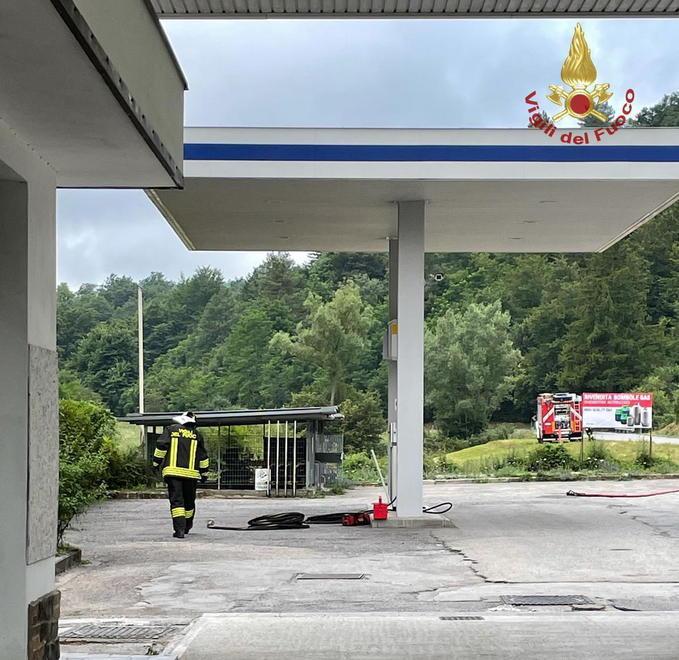 Fuga di gas, chiusa e  riaperta dopo 13 ore la Statale Modenese 