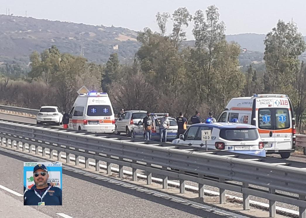 Il luogo dell'incidente e, nel riquadro, l'agente rimasto ucciso