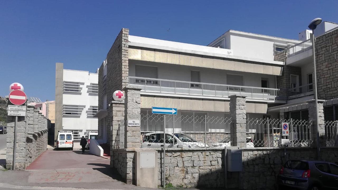 La Maddalena: il Prefetto ordina la riapertura di Medicina, ma il reparto resta chiuso