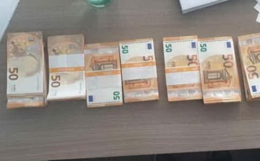 Passeggeri con soldi non dichiarati in valigia: nello scalo di Olbia scoperti 60mila euro