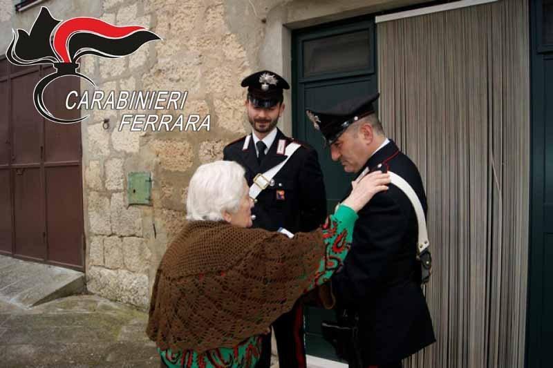 "Soldi e oro hanno il malocchio, devo benedirli", derubate due pensionate