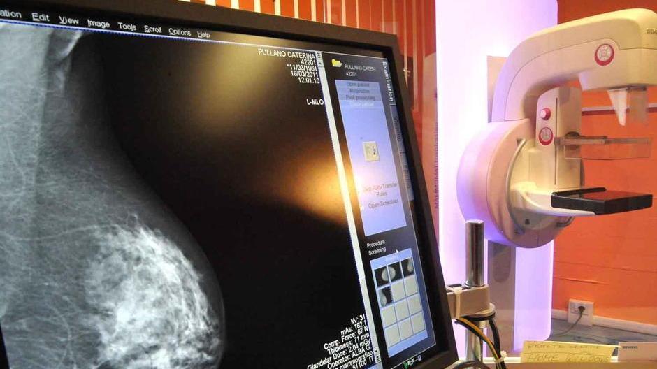 Modena Al Centro mammografico operatore positivo: tampone per 40 pazienti, 3 colleghi isolati