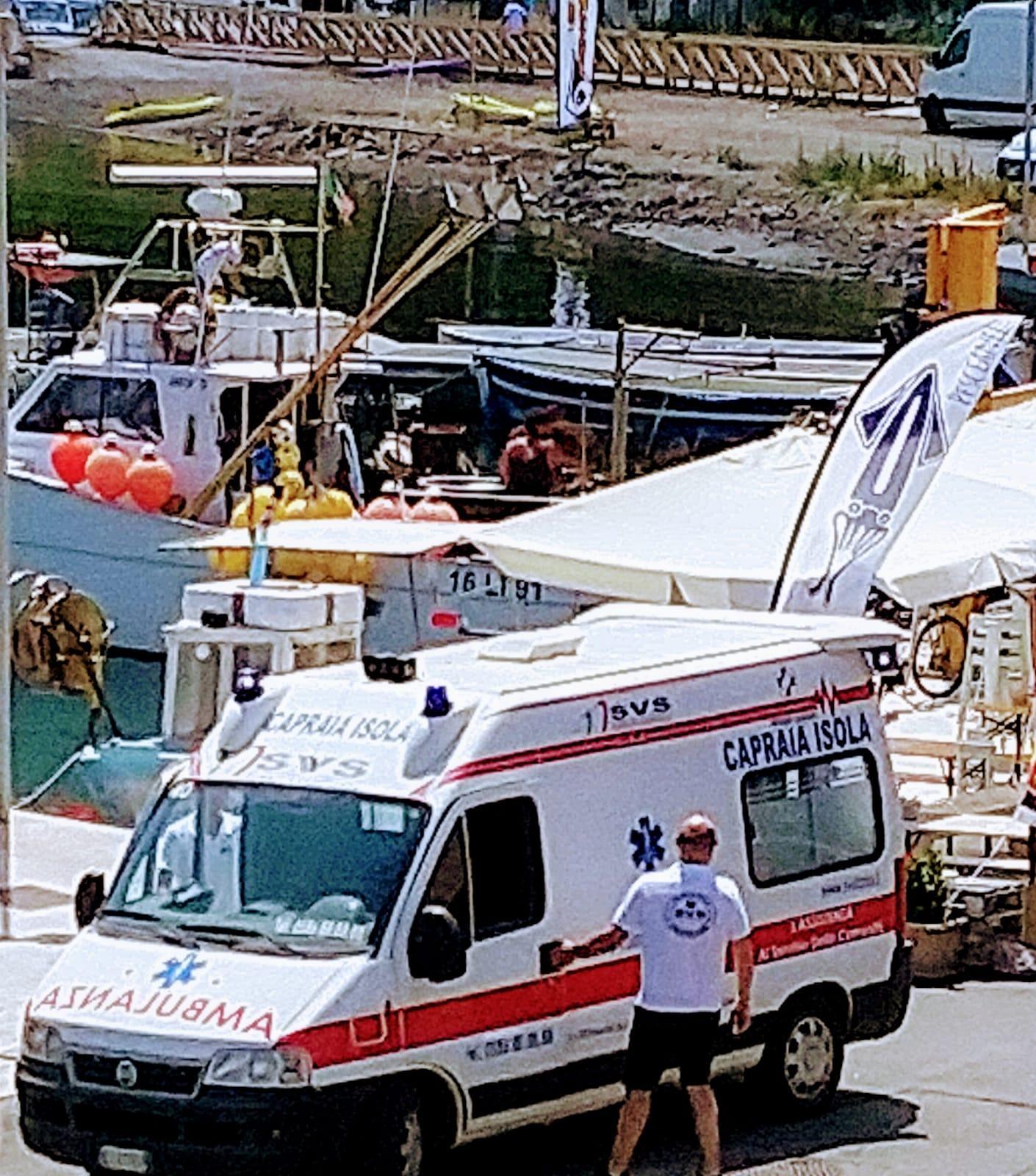 Scivola in barca a Capraia, ferita bambina di due anni 