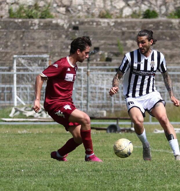 Il bomber Yuri Papi lascia i bianconeri e va alla Fezzanese