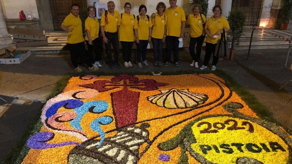 Gli infioratori danno spettacolo a Pistoia