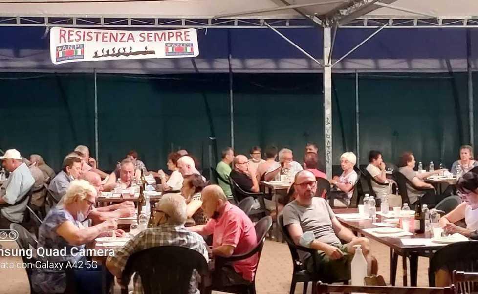 Pastasciutta antifascista In 200 assieme all’Anpi al parco comunale Ulivi 