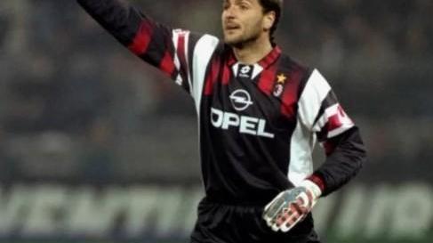 Rossi racconta il Milan degli invincibili Poi lo spallino Capello
