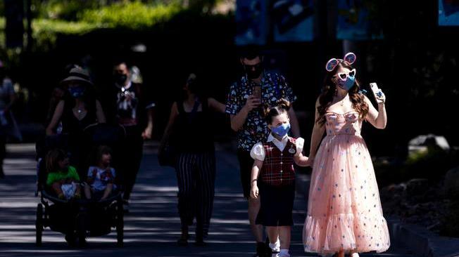 Usa: torna mascherina a Disneyland in Florida e California
