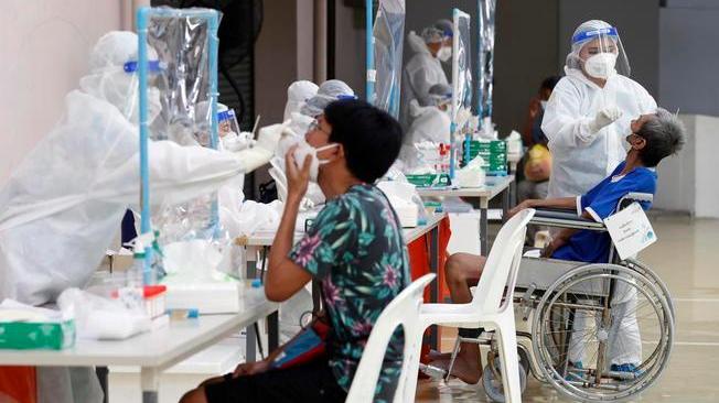 Covid: Bangkok, deposito merci scalo diventa mega ospedale