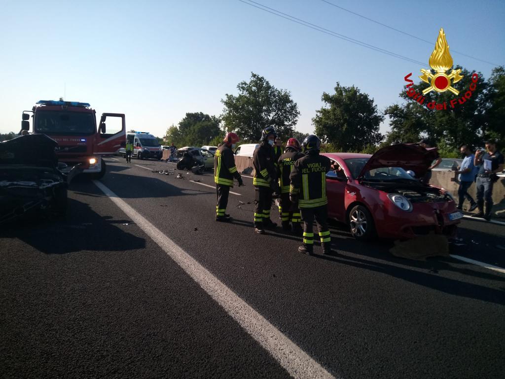 L'intervento dei vigili del fuoco sull'autostrada A11