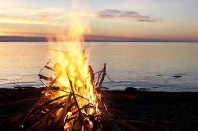 Tende e falò sul mare, altri otto sanzionati alle Spiagge Bianche 
