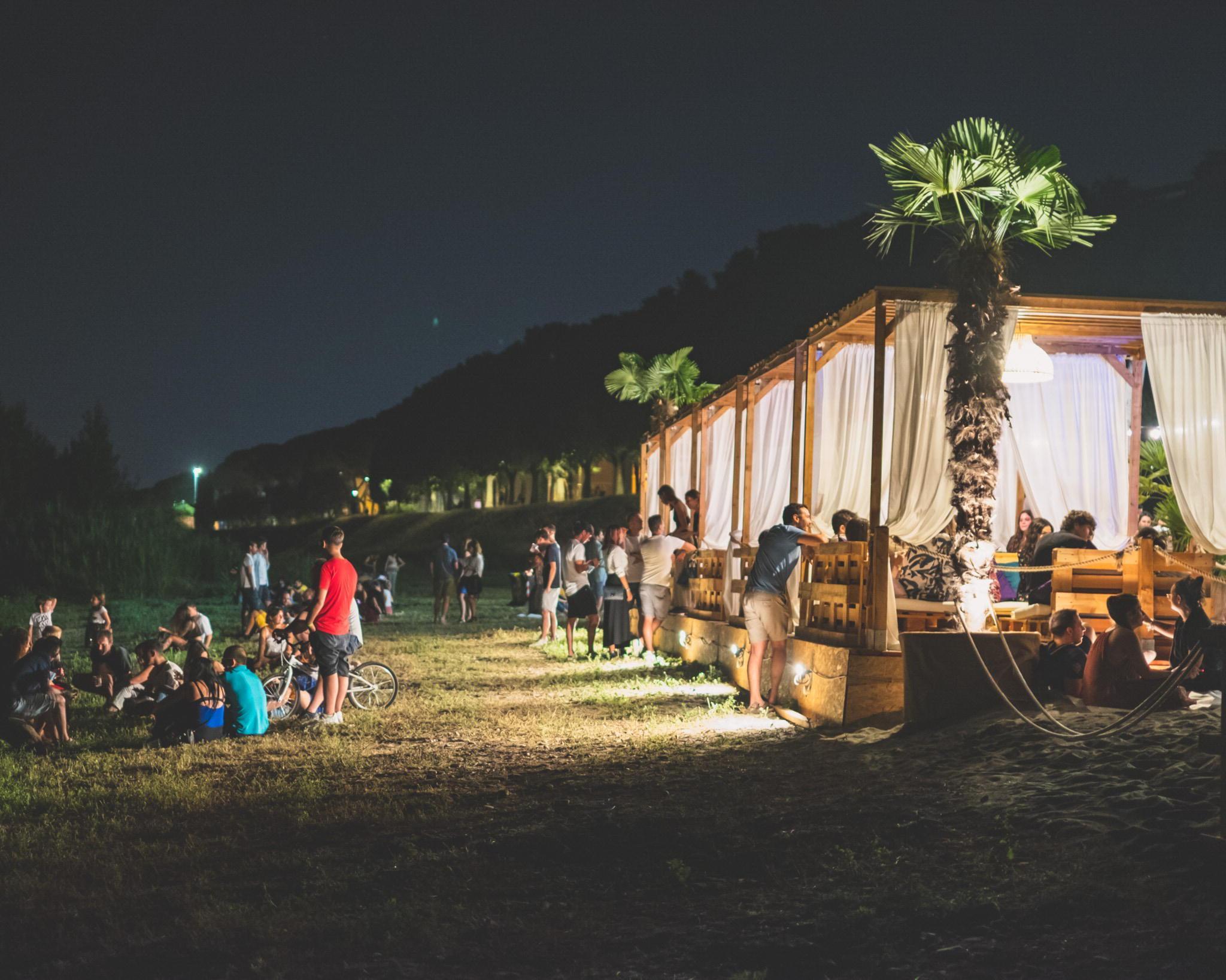 La spiaggia e i concerti all’anfiteatro, l’agosto dei pratesi è tutto sul Bisenzio