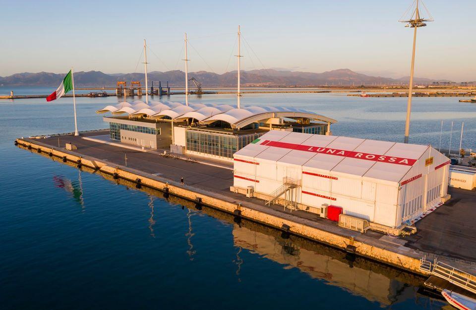 La base di Luna Rossa al molo Ichnusa