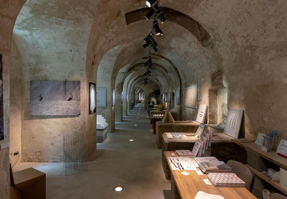 Il suggestivo interno della Fondazione Arkad a Seravezza, di fianco al Palazzo Mediceo
