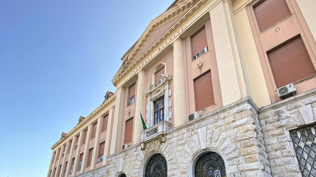 «Ricoverato con la polmonite da Legionella», allarme in un condominio del centro di Livorno