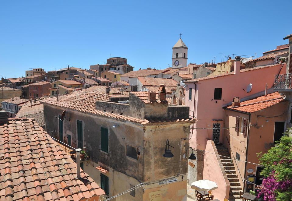 Il sindaco firma l’ordinanza Stop a rumori e degrado
