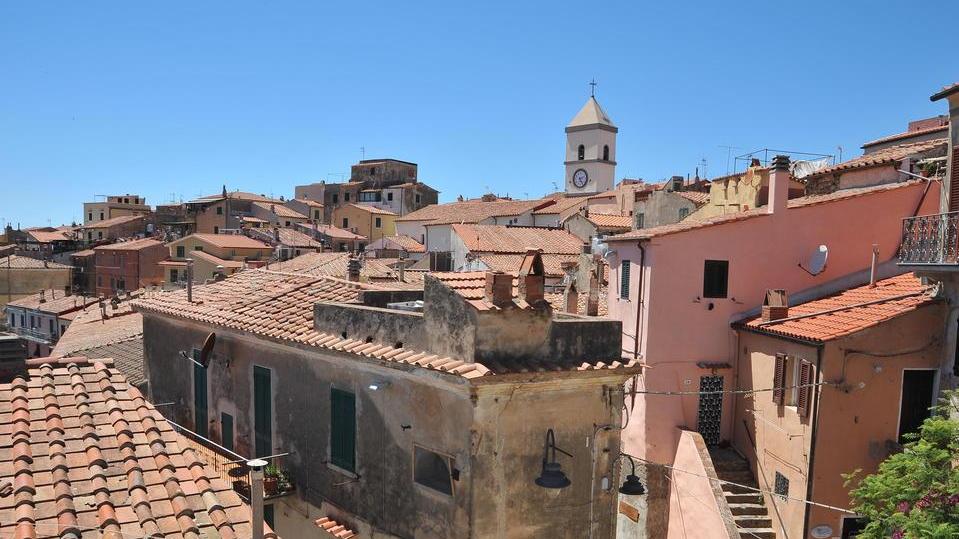 Il sindaco firma l’ordinanza Stop a rumori e degrado