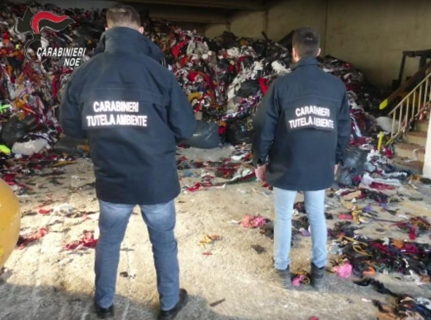 I “sacchi neri” delle confezioni di Prato hanno riempito i capannoni del Veneto 