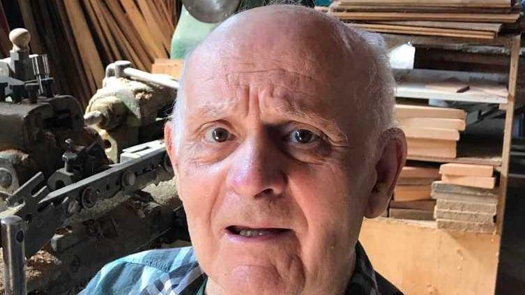 L’ultimo tornitore in legno Aveva iniziato a 14 anni i “piedi” erano tutti suoi